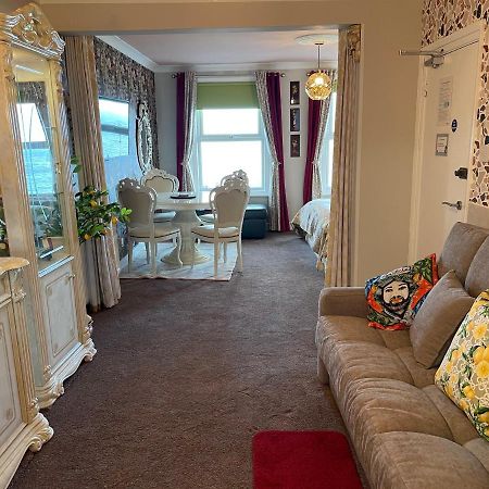 "The Italian" Seafront Apartment Eastbourne Dış mekan fotoğraf
