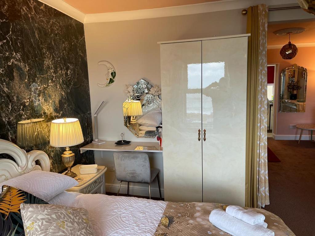 "The Italian" Seafront Apartment Eastbourne Dış mekan fotoğraf