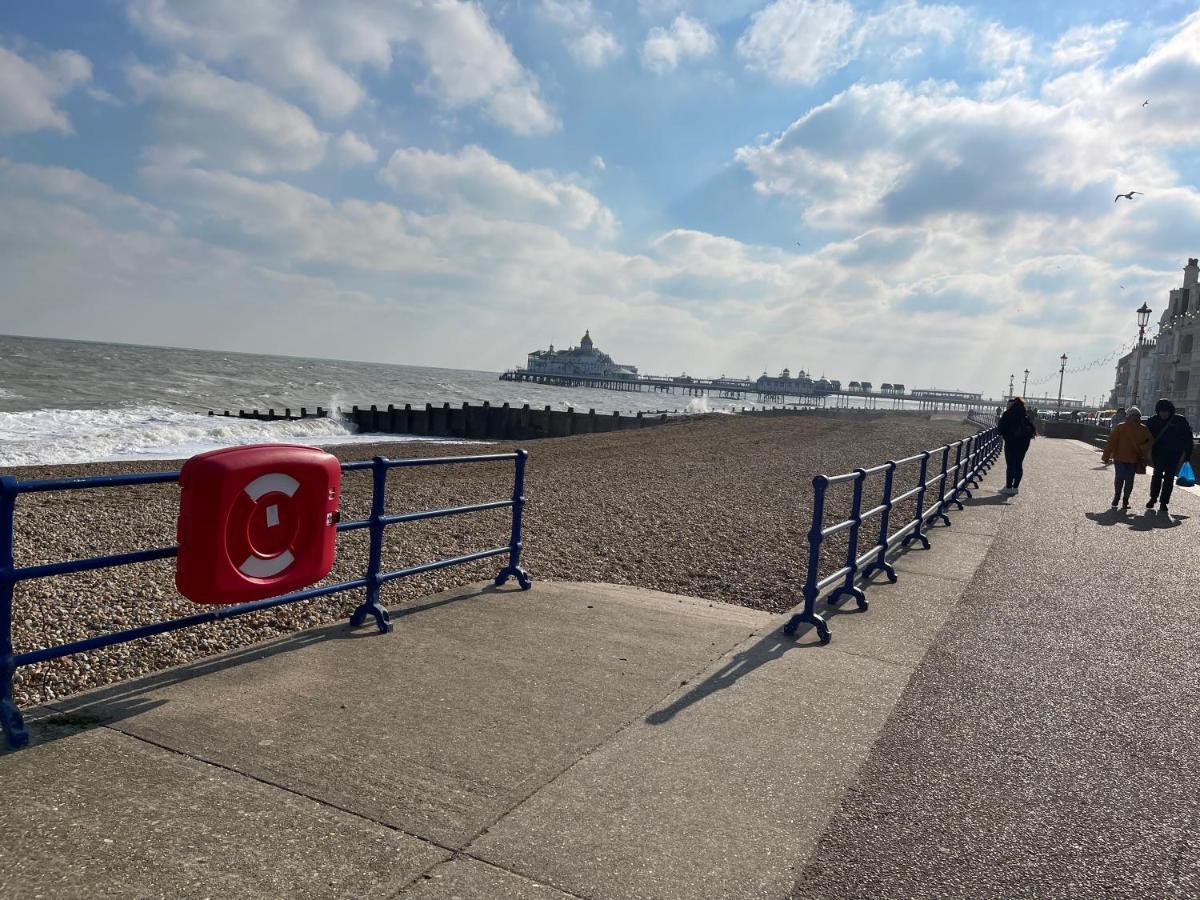"The Italian" Seafront Apartment Eastbourne Dış mekan fotoğraf
