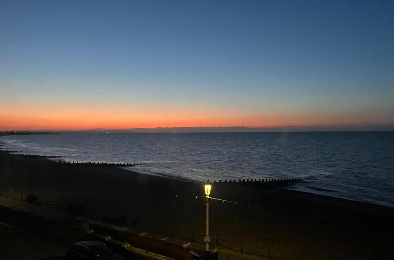 "The Italian" Seafront Apartment Eastbourne Dış mekan fotoğraf